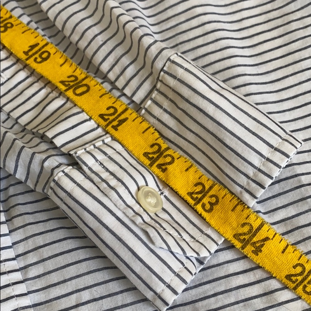 🥭 (4 for $15) Long Striped Button Down Banana Republic - Picture 6 of 7